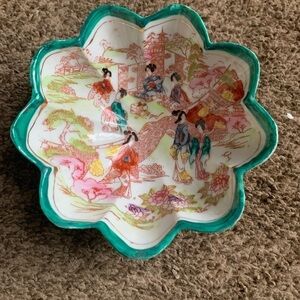 Antique 1880–1890 Kutani Kiln Japanese Porcelain Master Nut Dish – 3 Footed